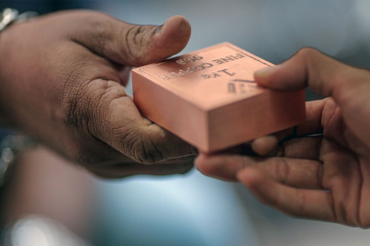 Base Metals Retreat Amid Geopolitical Tensions, Tech Selloff